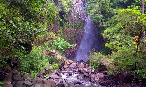 Objek-wisata-air-terjun-Les-Yeh-Mampeh-di-Buleleng