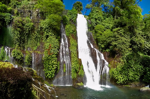 Pemandangan-Air-Terjun-Banyumala-Buleleng