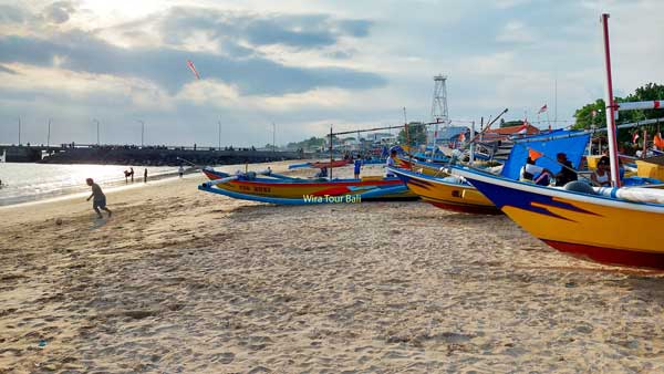 Perahu-Tradisional-Tepi-Kedonganan-Beach